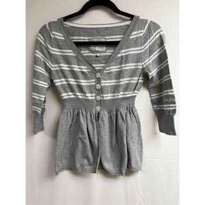 Y2K Tildon baby doll style button front sweater top